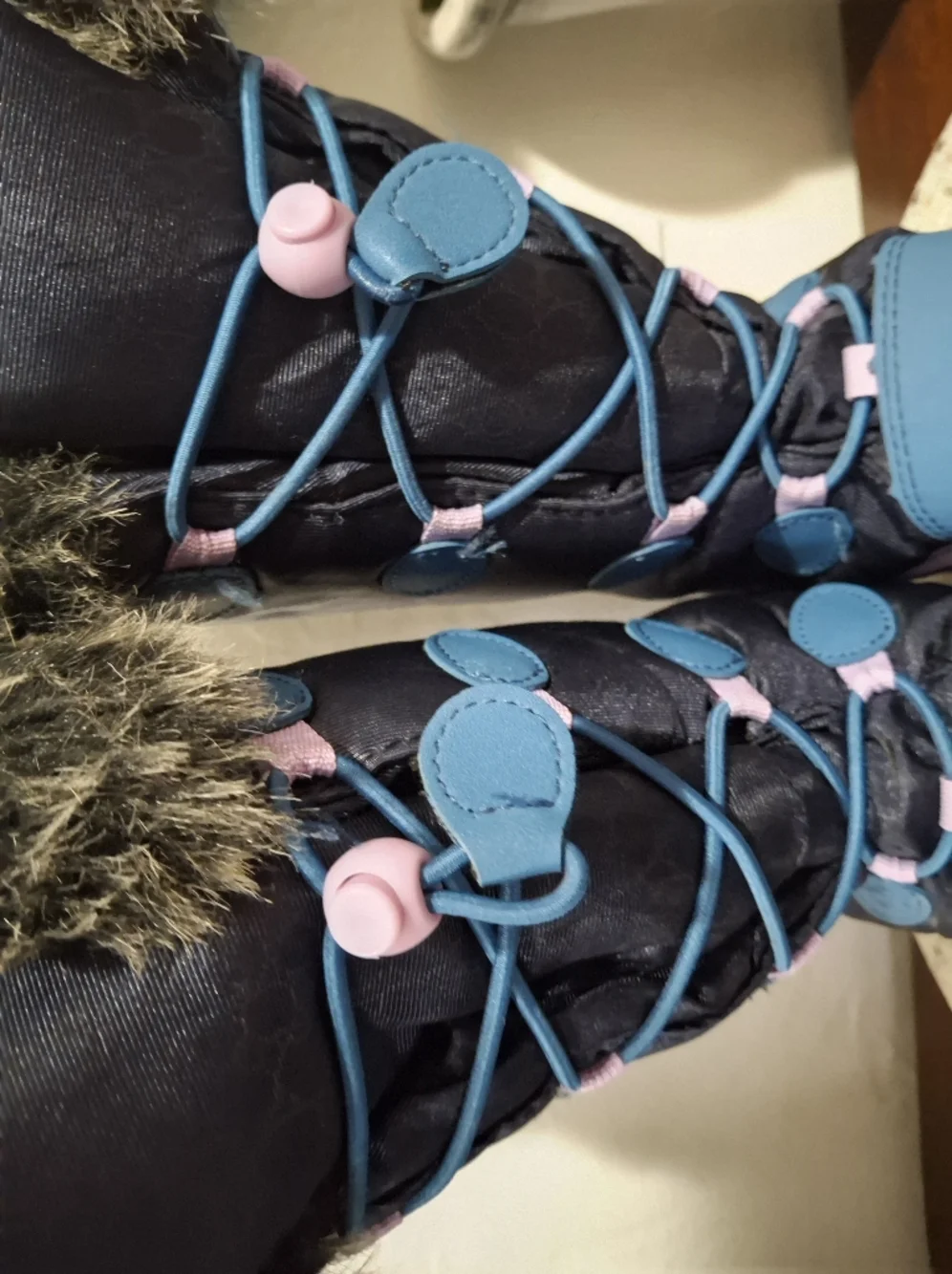 Girls' Kamik Faux-Fur Winter Boots Size 6.